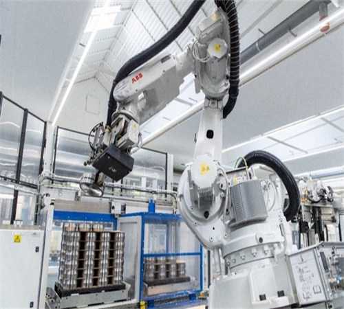 英发明家豪置500万英镑建机器人实验室