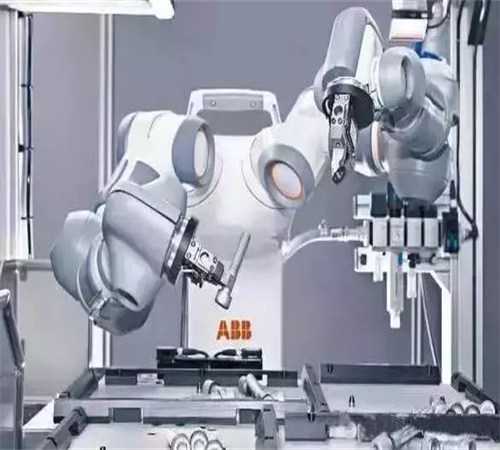 会看病的机器人锐珂 亮相中国国际医用仪器设备展