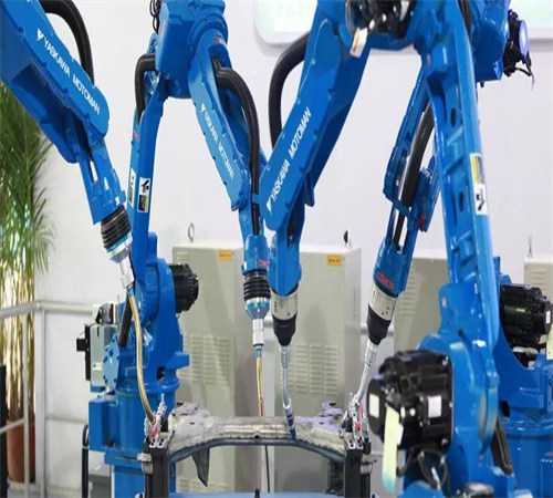 汽车企业顺势而为发力制造机器人
